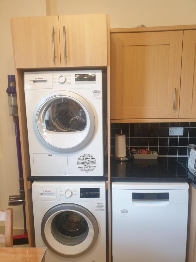 London Luxury 2 Bedroom Flat 5Min Walk From Overground, With Free Wifi, Free Parking-Sleeps X6 Ilford Kültér fotó