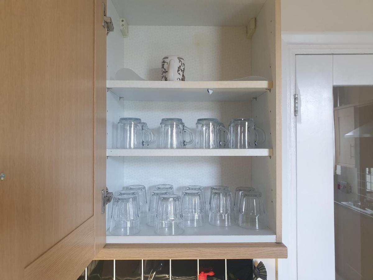 London Luxury 2 Bedroom Flat 5Min Walk From Overground, With Free Wifi, Free Parking-Sleeps X6 Ilford Kültér fotó