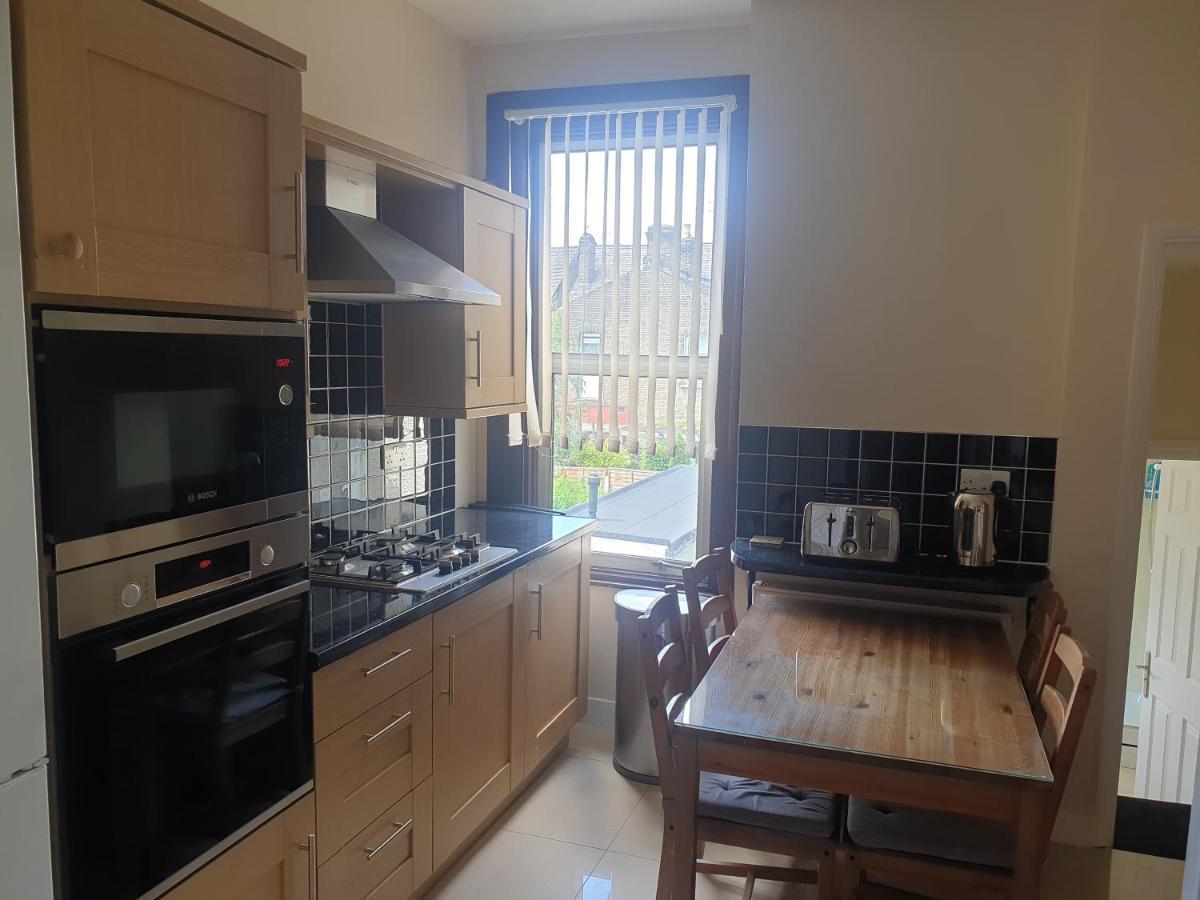 London Luxury 2 Bedroom Flat 5Min Walk From Overground, With Free Wifi, Free Parking-Sleeps X6 Ilford Kültér fotó