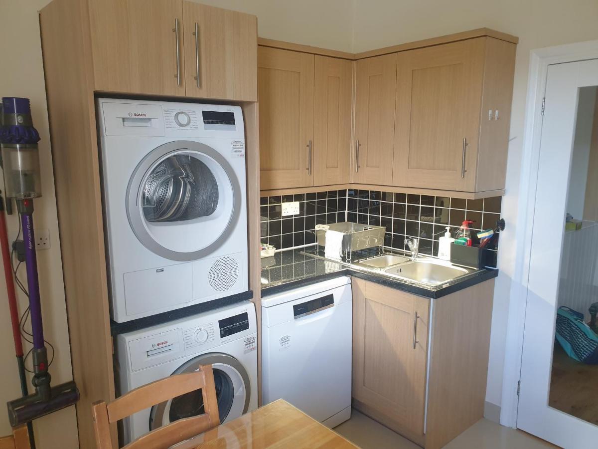 London Luxury 2 Bedroom Flat 5Min Walk From Overground, With Free Wifi, Free Parking-Sleeps X6 Ilford Kültér fotó